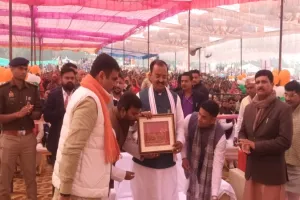 Video - केशव मौर्य बोले - बाकी सब मोदी कर देंगे, तुम कमल का बटन दबा देना 