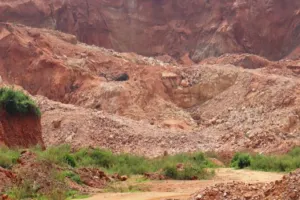 बाराबंकी : मिट्टी खनन की सूचना पर हुई छापेमारी, पकड़े गए ट्रैक्टर ट्रॉली को छोड़ा