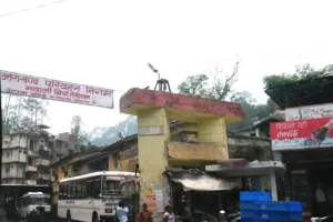 भवाली: रोडवेज के द्वितीय तल पर दुकानें बनाकर फड़ खोखे वालों को देने की मांग 