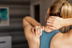 ...तो इसलिए होता है बैक पेन, शोल्डर और गर्दन में दर्द, इन तरीकों से पाएं छुटकारा