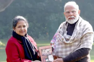 शर्मिष्ठा मुखर्जी ने की प्रधानमंत्री से भेंट, ‘प्रणब माई फादर: ए डॉटर रिमेम्बर्स किताब की भेंट