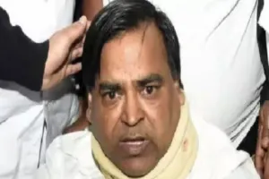  यूपी के पूर्व मंत्री गायत्री प्रजापति के मुंबई स्थित छह फ्लैट पर ईडी की कार्रवाई