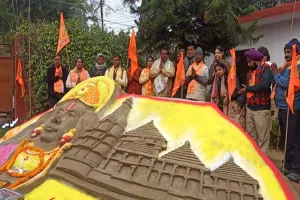 प्रयागराज में सैंड आर्टिस्ट ने बनाया राम और राम मंदिर का भव्य प्रारूप
