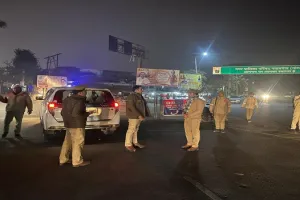 गोंडा: चप्पे-चप्पे पर पुलिस, रात भर अयोध्या बार्डर पर हुई कांबिंग, एसपी ने किया निरीक्षण