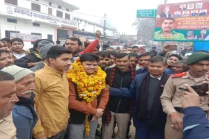 PCS Result 2023: सिपाही से एसडीएम बने दीपक, गांव वालों ने बिछाए पलक पांवड़े, बैंड बाजे के साथ किया भव्य स्वागत