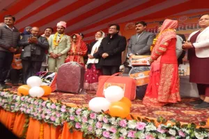 हरदोई: 848 जोड़ों ने डाली वरमाला, 37 ने एक दूजे संग निकाह किया कुबूल, मंत्री और अधिकारियों ने बरसाए फूल