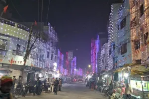 रामलला की प्राण प्रतिष्ठा से पहले रोशनी में डूबा प्रयागराज, झालरों की लाइट से जगमगाया मंदिर और मकान