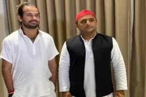 ''गिरगिट” तो बस यूँ ही बदनाम है..! नीतीश पर झल्लाए तेज प्रताप यादव, अखिलेश बोले- विश्वासघात का नया कीर्तिमान बनाया है