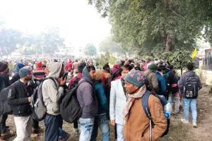 इजराइल जाने के लिए दिनभर ठिठुरते रहे हजारों नौजवान, 3080 श्रमिकों का हुआ चयन