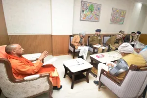 अयोध्या: दर्शन-पूजन में रामभक्तों को ना हो कोई दिक्कत, सीएम योगी ने अधिकारियों को दिए दिशा-निर्देश