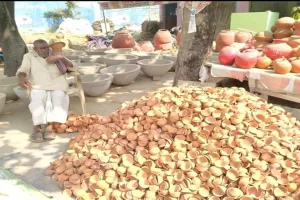संतकबीरनगर: श्रीराम मंदिर प्राण प्रतिष्ठा के चलते मिट्टी के दीपकों की बढ़ी डिमांड, तीन लाख से अधिक दीयों का मिल चुका है आर्डर