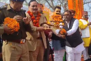 Chitrakoot News: चित्रकूट के भरतकूप से चरणपादुका यात्रा का शुभारंभ, कमिश्नर, डीआईजी आदि अधिकारियों ने की पूजा अर्चना