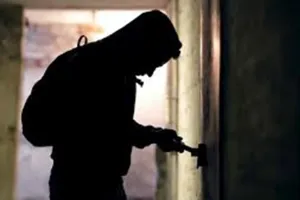 हरदोई: बंद मकान से 5.15 लाख का माल समेट कर फरार हुए चोर, भजन-कीर्तन में शामिल होने गए थे घर वाले