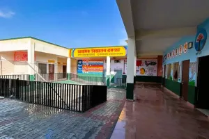 मुरादाबाद : दो साल में बदली 45 प्राथमिक स्कूलों की तस्वीर, स्मार्ट कक्षा में पढ़ रहे बच्चे