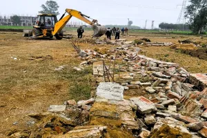 मुरादाबाद: प्रवर्तन टीम ने सोनकपुर योजना में 1500 वर्ग मीटर भूमि पर अवैध निर्माण तोड़ा