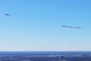 भारतीय अमेरिकियों के बीच उत्साह का माहौल, ह्यूस्टन में आसमान में लहराया ‘जय श्री राम’ का बैनर 