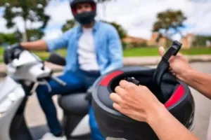 मुरादाबाद : 18 साल से कम आयु के बच्चों के डीएल ही नहीं जारी, भर रहे फर्राटा