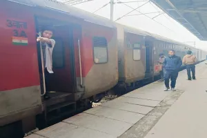 मुरादाबाद : 15 घंटे 46 मिनट की देरी से चल रही है जनसाधारण एक्सप्रेस