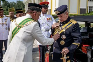 मलेशिया के 17वें राजा बने सुल्तान इब्राहिम, अरबों की संपत्ति के हैं मालिक...देखें तस्वीरें 