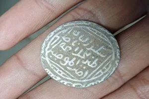 संभल में मिले हैं 14 वीं शताब्दी के सिक्के, शासक अलाउद्दीन आलमशाह का लिखा है नाम