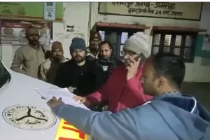 अमरोहा : ठंड से बचने को रात में जलाई अंगीठी, दम घुटने से पांच लोगों की मौत...दो की हालत गंभीर