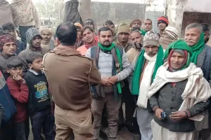 संभल: चोरी की बढ़ती वारदातों से परेशान ग्रामीण, किया पुलिस चौकी का घेराव