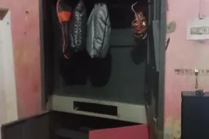 रामपुर: परिजनों को बंधक बनाकर तीन घरों से छह लाख की लूट, पुलिस की वर्दी पहनकर आए बदमाश