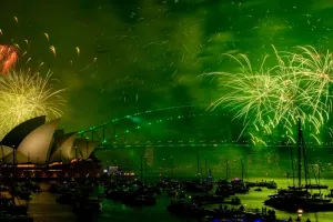 New Year 2024: पूरा एशिया नव वर्ष के जश्न में डूबा, जमकर हुई आतिशबाजी