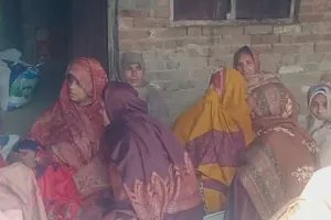 संभल: कोहरे में अनियंत्रित होकर ट्रैक्टर-ट्राली खंती में पलटी, किसान की मौत 