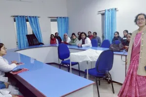 Kanpur: GSVM मेडिकल कॉलेज के जच्चा-बच्चा अस्पताल में गंदगी पर लगेगा जुर्माना, कार्यवाहक विभागाध्यक्ष ने दिए ये निर्देश