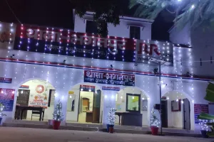 मुरादाबाद : धार्मिक स्थलों से लेकर रेलवे-बस अड्डा व अन्य सार्वजनिक स्थलों पर पुलिस का पहरा, ड्रोन से भी हो रही है निगरानी