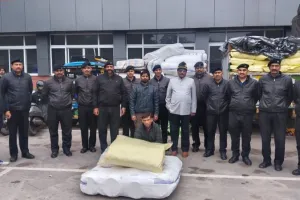 Kanpur: चार वाहनों से साढ़े चौंतीस क्विंटल पन्नी पकड़ी, नगर निगम प्रवर्तन दल ने कई स्थानों पर चलाया अभियान