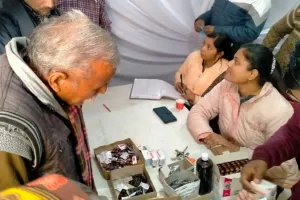 Farrukhabad News: भारी संख्या में कल्पवासी सर्दी, जुकाम, बुखार से हुए पीड़ित... ओपीडी में पहले दिन मरीजों की दिखी भीड़