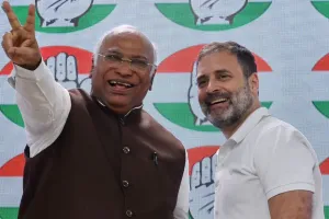 मल्लिकार्जुन खड़गे और राहुल गांधी ने दी नव वर्ष की शुभकामनाएं, कहा- नया साल देशवासियों के लिए लेकर आएगा भाईचारे और प्रगति की नई सौगात 