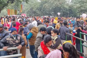 नये साल के मौके पर लखनऊ प्राणि उद्यान में उमड़ी भीड़, आधा दर्जन खो गये बच्चे, कर्मचारियों ने उठाया ऐसा कदम