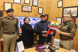 देहरादून: माउंट अकोंकागुआ फतह करेंगे राजेंद्र, डीजीपी ने फ्लैग ऑफ कर किया रवाना