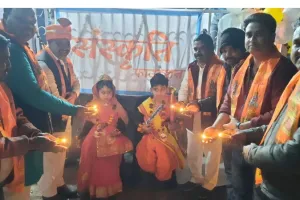 Ram Mandir: संस्कृति फाउंडेशन ने 1100 दीपो को प्रज्वलित कर मनाया दीपोत्सव, बाल रूपी प्रभु श्रीराम जानकी की लोगों ने की आरती