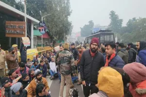 69000 शिक्षक भर्ती मामला: नियुक्ति की मांग को लेकर मुख्यमंत्री आवास पहुंचे अभ्यर्थी, की जोरदार नारेबाजी