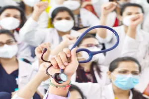 लखनऊ: नेशनल कमीशन ऑफ होम्योपैथी से मिलकर अपनी मांग रखेंगे BHMS, BAMS और BUMS के स्टूडेंट 