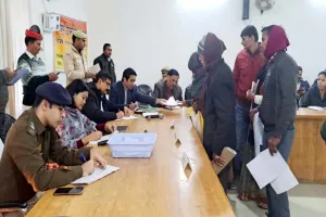 रायबरेली: संपूर्ण समाधान दिवस बना मजाक!, डीएम ने सवा घंटे में निपटा दी सुनवाई, मैडम के जाते ही अधिकारी भी हुए गायब!