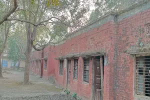 अमेठी: ब्लाक मुख्यालय के सरकारी आवास हो गए 'भुतहा'!, कर्मचारी यहां रहने में खाते हैं खौफ, ताला लगाकर भागे!, जानें मामला