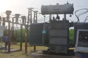 रायबरेली: आकाशीय बिजली गिरने से विद्युत आपूर्ति ठप, बिजली कर्मी झुलसा