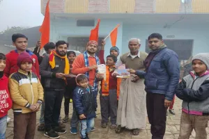 बाराबंकी: घर-घर अक्षत और निमंत्रण पत्र पहुंचा रही राम भक्तों की टोली, लोगों से कर रही यह अनुरोध