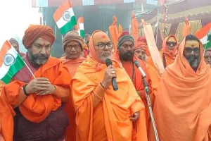 प्रयागराज: संगम में संतों ने किया ध्वजारोहण, गाया राष्ट्रगान, राममंदिर की चर्चा करते हुए लोगों से की यह विशेष अपील