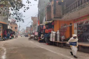 हरदोई: डीएम के सख्त निर्देशों के बाद भी नही माने व्यापारी, गणतंत्र दिवस पर खोल दीं दुकानें, लोग बोले- ऐसे लोगों पर शर्म है!