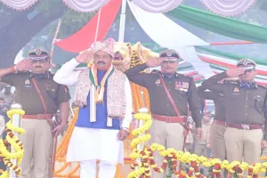 प्रयागराज: 75वें गणतंत्र दिवस पर पुलिस लाइन पहुंचे डिप्टी सीएम, किया ध्वजारोहण, गाया राष्ट्रगान