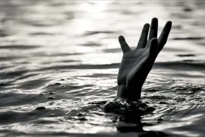 प्रयागराज: नए यमुना ब्रिज से नदी में कूदा युवक, गोताखोरों ने बमुश्किल बचाया, हड़कंप