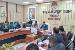 लखनऊ: जिलाधिकारी ने की स्वास्थ्य कार्यक्रमों की समीक्षा बैठक, अधिकारियों को दिए यह अहम निर्देश...