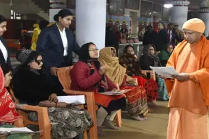 गोरखपुर: सीएम योगी ने जनता को कराई 'मैं हूं ना' वाली फीलिंग, बोले- चिंता न करें- पेंशन, मकान, राशनकार्ड सब दिलवाऊंगा