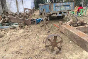 बहराइच: वन विभाग ने चार आरा मशीनों को किया सीज, हड़कंप 